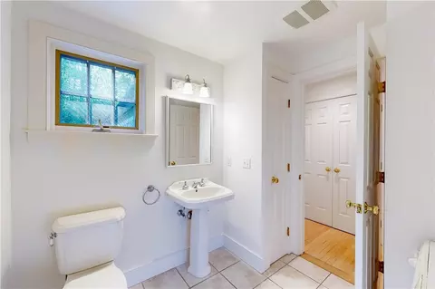 Bath - 21 John Dyer Rd, Little Compton, RI 02837 photo 1 of 3
