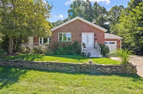 2 Manning St, North Providence, RI 02911