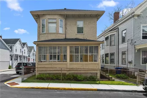 8 Poplar St, Newport, RI 02840
