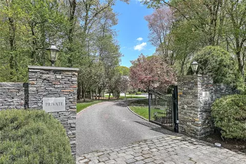 72 Great Rd, East Greenwich, RI 02818