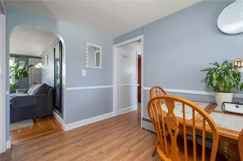 Entry Way - 12 Commodore Ave, Warwick, RI 02888 photo 2 of 4