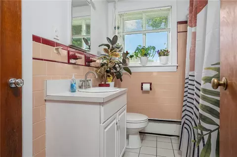 Bath - 12 Commodore Ave, Warwick, RI 02888 photo 1 of 2