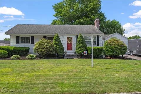 12 Commodore Ave, Warwick, RI 02888