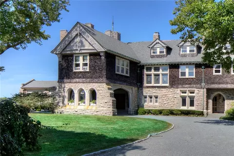 127 Harrison Ave #4, Newport, RI 02840