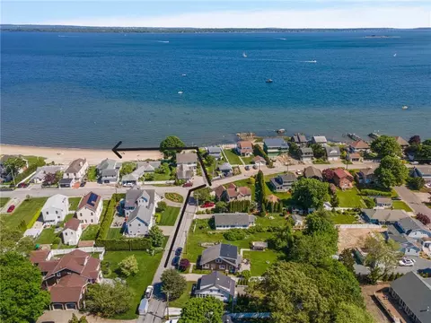 47 Fourth St, North Kingstown, RI 02852