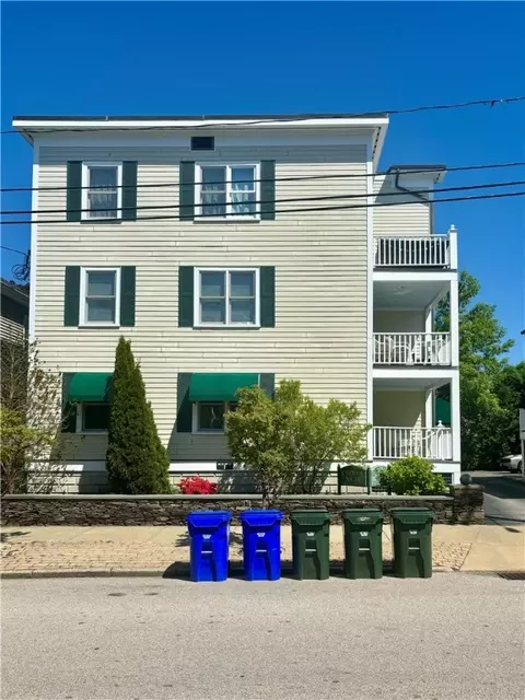 155 Franklin St #4R, Bristol, RI 02809
