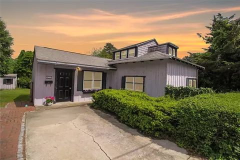 215 Fenner Ave, Middletown, RI 02842