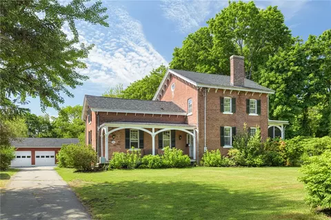 624 Maple Ave, Barrington, RI 02806