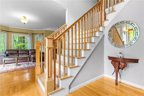 157 Joseph Ct, Warwick, RI 02886 photo 3