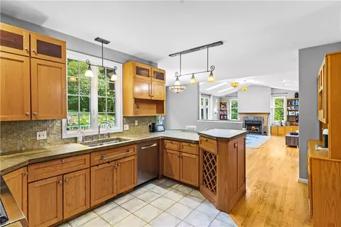 157 Joseph Ct, Warwick, RI 02886 photo 16