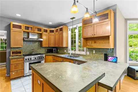 157 Joseph Ct, Warwick, RI 02886 photo 17