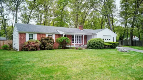 146 Carriage Hill Rd, North Kingstown, RI 02852