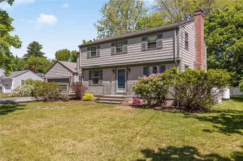 14 Laurel Ln, Barrington, RI 02806