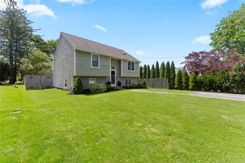 22 Warner Ave, South Kingstown, RI 02879