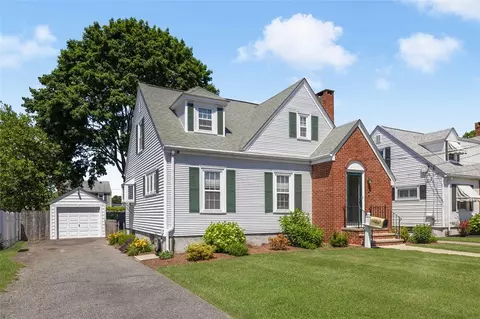 165 Woodhaven Rd, Pawtucket, RI 02861