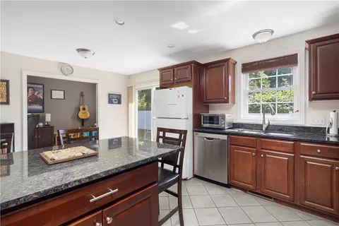 7 Covington Ct, Westerly, RI 02891 photo 8