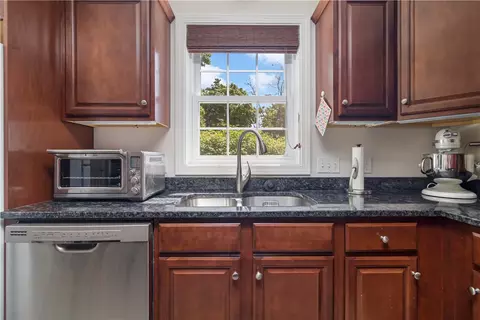 7 Covington Ct, Westerly, RI 02891 photo 12