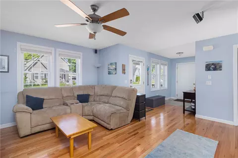 7 Covington Ct, Westerly, RI 02891 photo 2