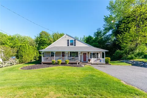 62 Hornbeam Dr, Cranston, RI 02921