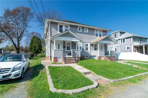 36 Brookfield Rd, Riverside, RI 02915