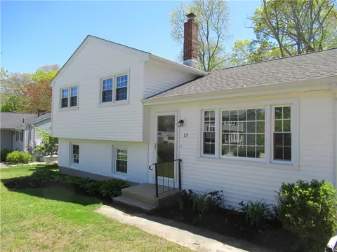 17 Holmes St, Westerly, RI 02891