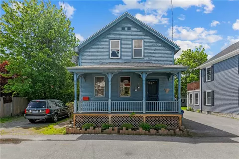 4 Gladding Ct, Newport, RI 02840