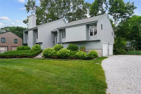 49 Riverside Dr, Barrington, RI 02806