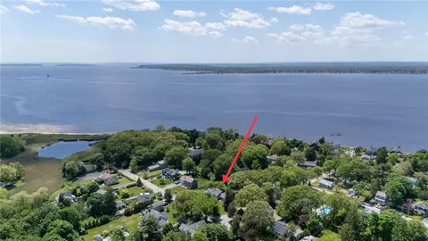 137 Alfred Drown Rd, Barrington, RI 02806