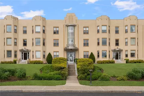 1180 Narragansett Blvd #F5, Cranston, RI 02905