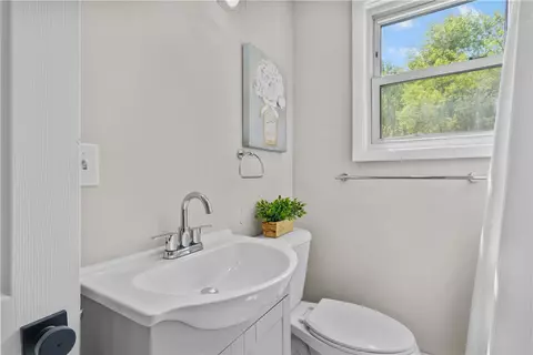 89 Cooper Ave, Woonsocket, RI 02895 photo 17