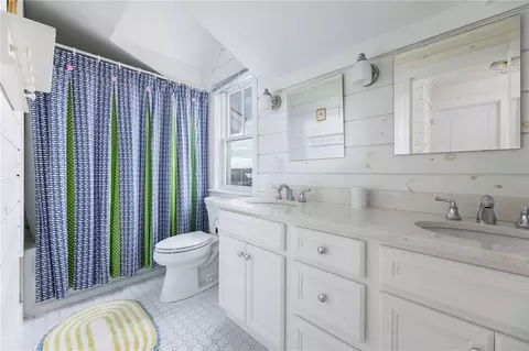 Bath - 433 Atlantic Ave, Westerly, RI 02891 photo 2 of 3