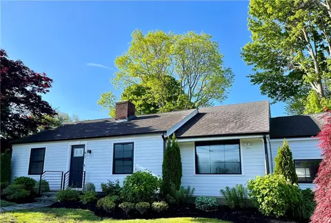 47 Burbank Ave, Narragansett, RI 02882