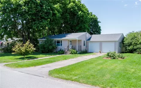 52 Stage Coach Rd, Portsmouth, RI 02871