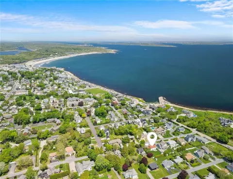 22 Westmoreland St, Narragansett, RI 02882