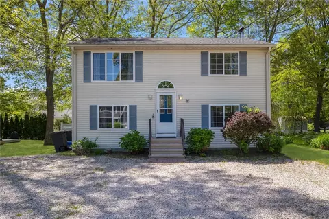 28 Sweet Birch Trl, Narragansett, RI 02874