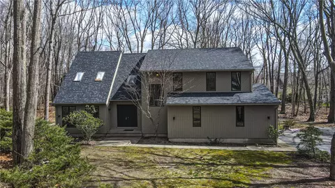 125 Lynn Cir, East Greenwich, RI 02818
