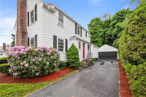 23 Brookside Dr, Cranston, RI 02910