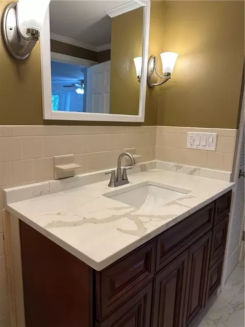 Bath - 82 Benedict Rd, Warwick, RI 02888 photo 2 of 3