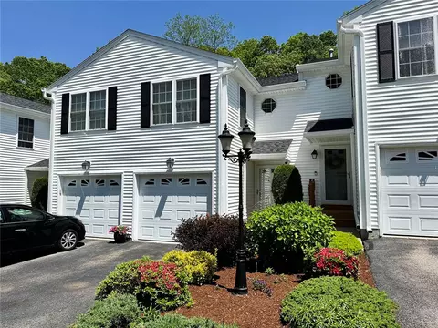 450 Providence St #26, West Warwick, RI 02893