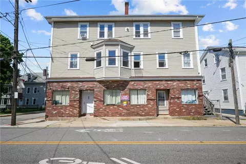 678 High St, Central Falls, RI 02863