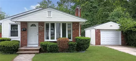 11 Ostend St, Johnston, RI 02919