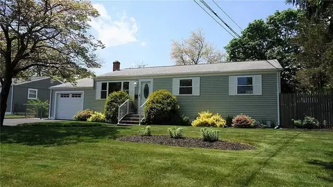 9 Hagerstown Rd, Warwick, RI 02886