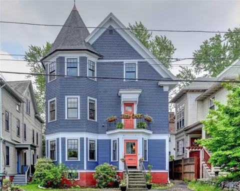 81 Irving Ave, Providence, RI 02906