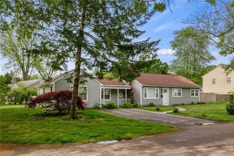 16 Sherwood Ln, Barrington, RI 02806