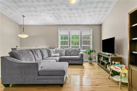 Living - 7 Robin Dr, Exeter, RI 02822 photo 2 of 2