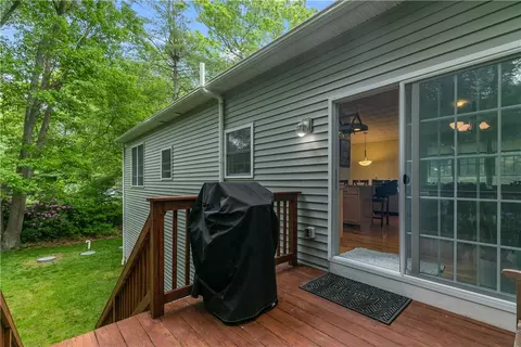 Exterior - 7 Robin Dr, Exeter, RI 02822 photo 4 of 6