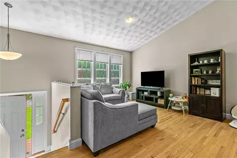 Living - 7 Robin Dr, Exeter, RI 02822 photo 1 of 2