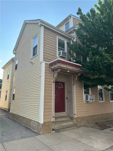 87 Sutton St, Providence, RI 02903