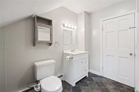 Bath - 528 Warwick Ave, Warwick, RI 02888 photo 2 of 3