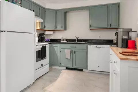 Kitchen - 200 Post Rd #207, Warwick, RI 02888 photo 2 of 3